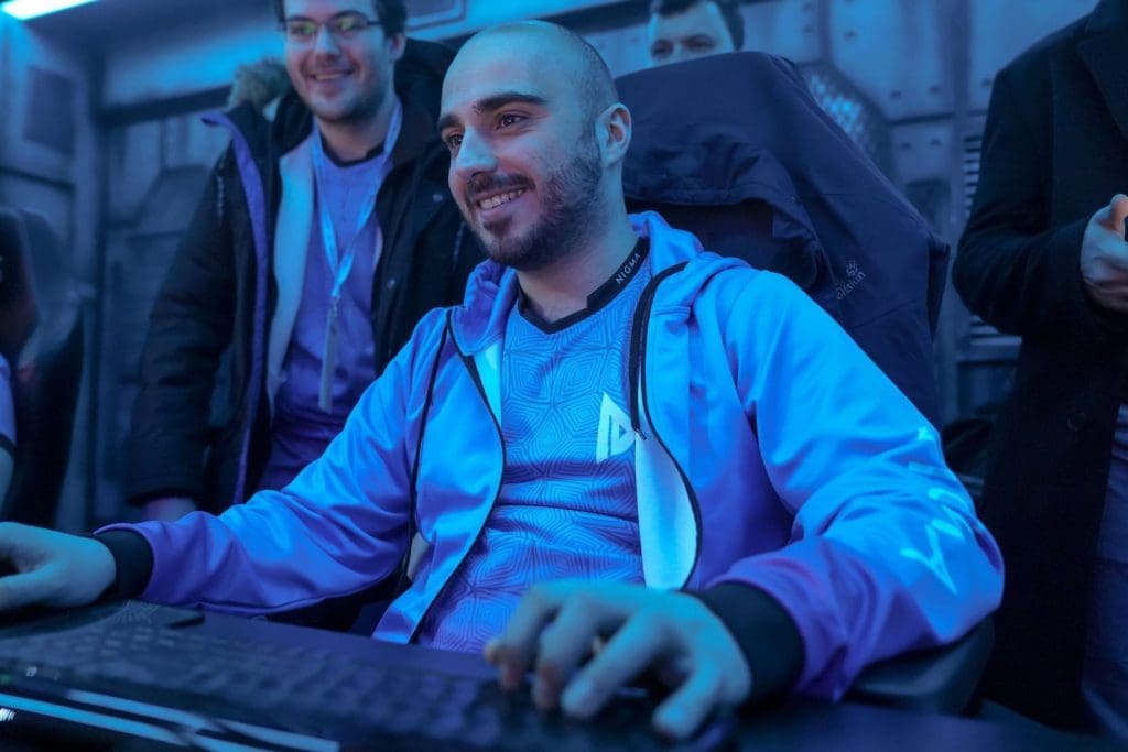 KuroKy (Kuro Salehi Takhasomi)